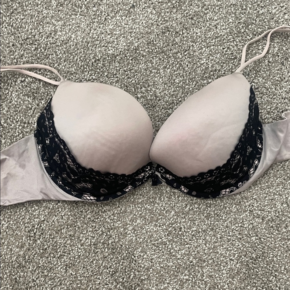 Victoria's Secret Black and Cream Lace Bra